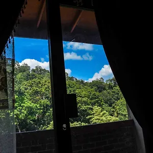 Inn Shrine, Kandy